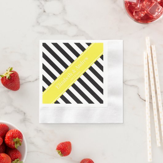 Serviette En Papier Noir blanc bande jaune Nom Monogramme (En situation)