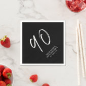 Serviette En Papier Noir & Blanc | Brosse Script 90e fête d'anniversai (En situation)