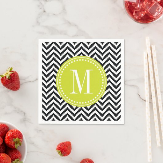 Serviette En Papier Noir & Blanc Chic Aztec Chevron Monogrammé (En situation)