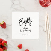 Serviette En Papier Noir & Blanc | Chic Quatre-Vingt-Dix Fête D'Annive (En situation)
