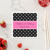 Serviette En Papier Noir blanc, Mariage de point rose chaud (En situation)