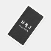 Serviette En Papier Noir Blanc Monogramme Couple Nom personnalisé Mari (Coin)