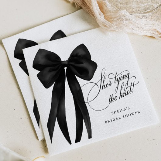 Serviette En Papier Noir Bow Elle Noue Le Nœud Lancement De Mariage