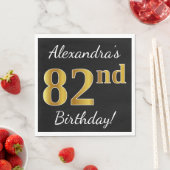 Serviette En Papier Noir, Faux Or 82e anniversaire + Nom personnalisé (En situation)