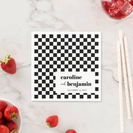 Serviette En Papier Noir Gras Blanc Checkerboard personnalisé mariage (En situation)