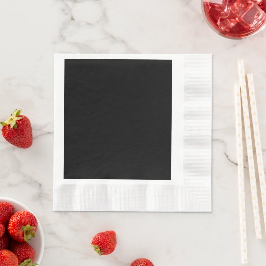 Serviette En Papier Noir Uni Élégant (En situation)