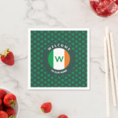 Serviette En Papier Nom moderne Monogram Irish Flag Shamrock (En situation)