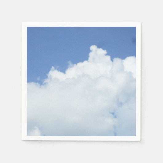 Serviette En Papier Nuages blancs floffés dans le ciel bleu (Devant)