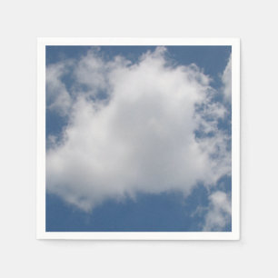 Serviette En Papier Nuages de Cumulus Puffy dans le ciel bleu