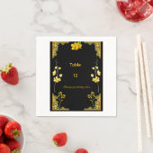 Serviette En Papier Numéro de table de mariage noir et or (En situation)