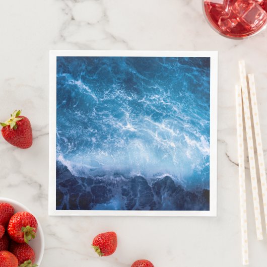 Serviette En Papier Océan - Vagues bleu foncé (En situation)