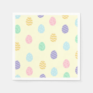 Serviette En Papier OEuf de Pâques sur les serviettes jaunes Pastel