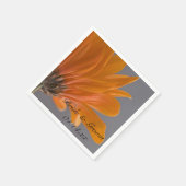 Serviette En Papier Orange Daisy sur Mariage gris (Coin)