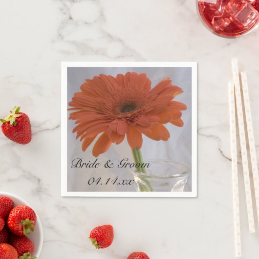 Serviette En Papier Orange Gerber Daisy en Vase Mariage (En situation)