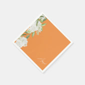 Serviette En Papier Orange White Floral Script Nom Fête des mariées (Coin)