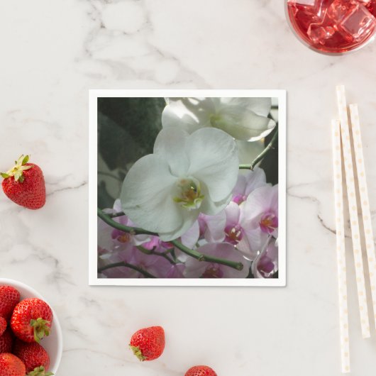 Serviette En Papier Orchidées blanches et violettes (En situation)