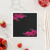 Serviette En Papier Orchidées Fuchsia sur Mariage noir (En situation)