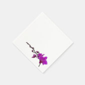 Serviette En Papier Orchidées violettes sur une serviette blanche (Coin)