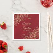 Serviette En Papier Ornate Gold Filigree Élégant Mariage rouge marbré (En situation)