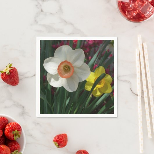 Serviette En Papier Pair of Daffodils Pink and Yellow Spring Flowers (En situation)