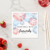 Serviette En Papier Pairs bien avec Fireworks - 4 juillet Bev Napkin (En situation)