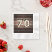 Serviette En Papier Panneau de marquise du 70e anniversaire sur mur en (En situation)