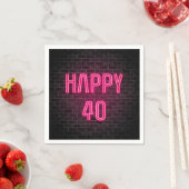 Serviette En Papier Panneau rose néon 40e anniversaire sur mur en briq (En situation)
