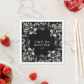 Serviette En Papier Papier à Mariage floral noir et blanc (En situation)
