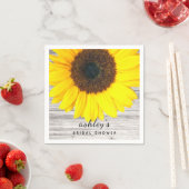 Serviette En Papier Papier de fête au tournesol avec texture de bois r (En situation)