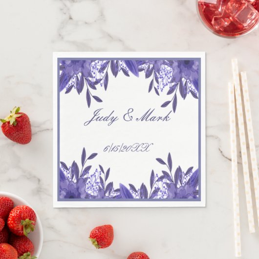 Serviette En Papier Papier de feuillage bleu violet Floral (En situation)