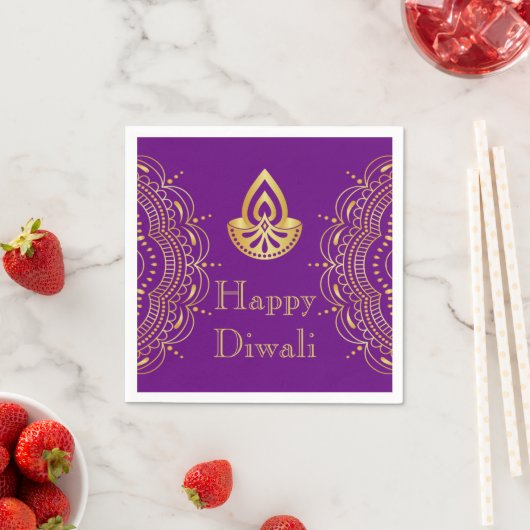 Serviette En Papier Papier Diwali Napkin en Diya violet et or (En situation)
