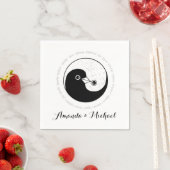 Serviette En Papier PAPIER mariage NAPKIN. b/w YinYang colombes. (En situation)