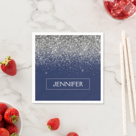 Serviette En Papier Parties scintillant Monogram Navy Blue Silver Glam (En situation)