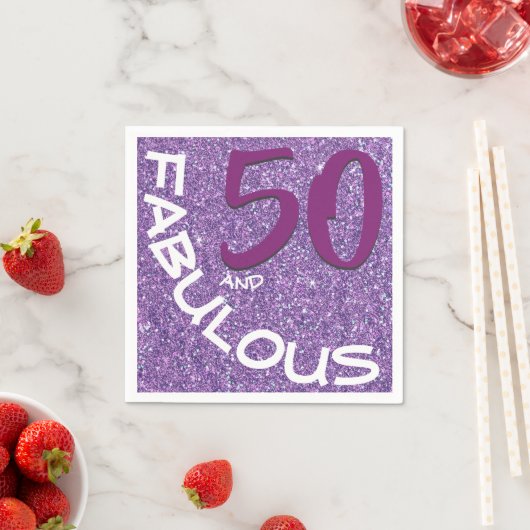 Serviette En Papier Parties scintillant violette Fabuleuse 50e anniver (En situation)