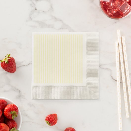 Serviette En Papier Pastel Lemon Yellow Stripes Blanches Pale Jaune (En situation)