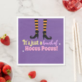Serviette En Papier Pastel Purple Hocus Pocus Halloween Sorcière Jambe (En situation)