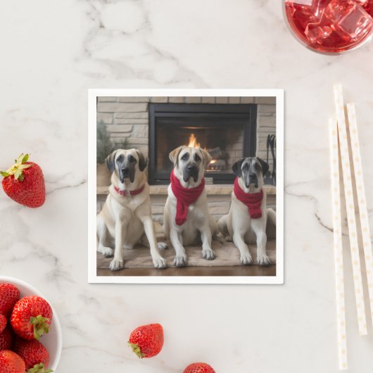 Serviette En Papier Pasteur anatolien près de la cheminée Noël (En situation)