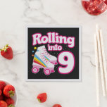 Serviette En Papier Patinage pour enfants - 9e anniversaire - Patinage<br><div class="desc">Ce design de fête de patinage est parfait pour une fête de patinage à rouleaux ou un thème d'anniversaire pour un enfant de 9 ans. Si la fille d'anniversaire ou le garçon d'anniversaire aime le roller skate, ils AImeront ce skate party design! Caractéristiques style rétro "Rolling into 9" citation d'anniversaire...</div>