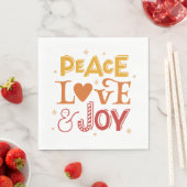 Serviette En Papier Peace Love Joy. Lettres rouges jaunes de Noël (En situation)