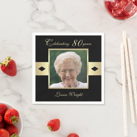 Serviette En Papier Photo du 80e anniversaire du parti sur papier noir (En situation)