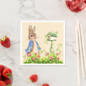 Serviette En Papier Pierre le lapin dans son jardin (En situation)