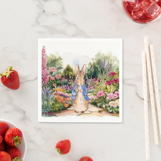 Serviette En Papier Pierre le lapin dans son jardin (En situation)