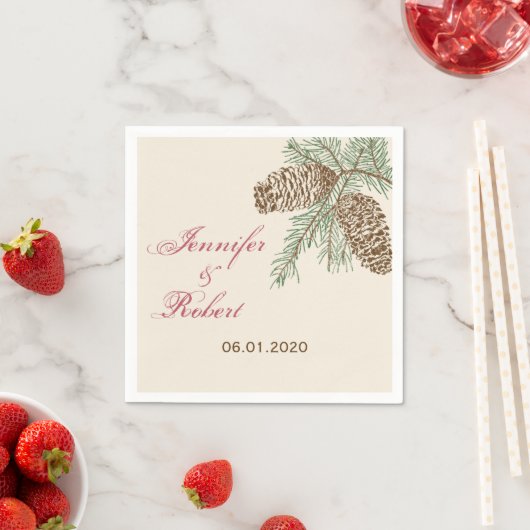 Serviette En Papier Pine Cone Nature sur Crème Mariage Napkin (En situation)