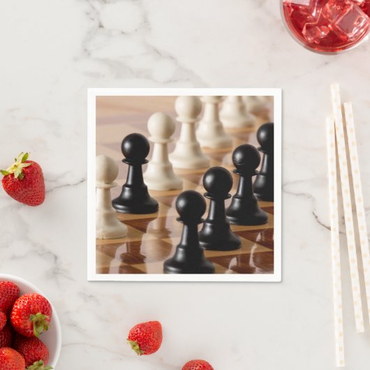 Serviette En Papier Pions sur le tableau d'échecs (En situation)