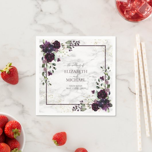 Serviette En Papier Plum violet or Aquarelle marbre Mariage (En situation)