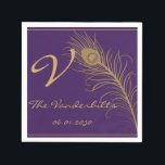 Serviette En Papier Plume Peacock en or et prune violette<br><div class="desc">Simple, mais élégant. Ce design mariage appelé Plume Peacock en or et Plum violet, a un arrière - plan violet et une plume de paon en or unique. Si vous avez besoin de ce design dans une couleur différente, s'il vous plaît contactez-moi.Cet ensemble a des invitations, enregistrer les cartes de...</div>
