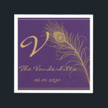 Serviette En Papier Plume Peacock en or et prune violette<br><div class="desc">Simple, mais élégant. Ce design mariage appelé Plume Peacock en or et Plum violet, a un arrière - plan violet et une plume de paon en or unique. Si vous avez besoin de ce design dans une couleur différente, s'il vous plaît contactez-moi.Cet ensemble a des invitations, enregistrer les cartes de...</div>
