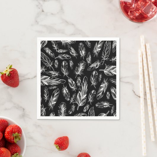 Serviette En Papier Plumes noires et blanches (En situation)