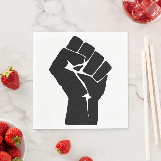 Serviette En Papier Poing noir levé - Manifestation de résistance (En situation)