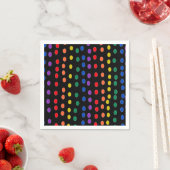 Serviette En Papier Points Rainbow Candy sur noir (En situation)